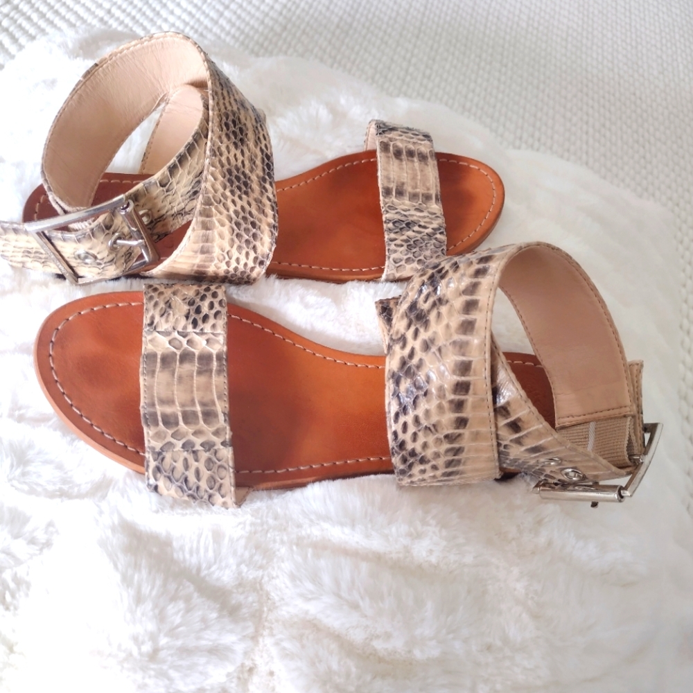 VINCE CAMUTO  Leather Animal Print Sandals